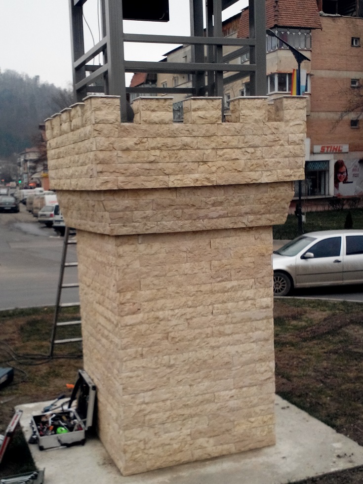 Ceas_Stradal_Tirgu_Neamt_2.jpg